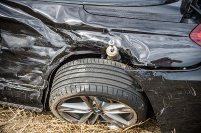 Ostfildern-Scharnhausen: Zwei Pkw kollidieren auf der Landstrasse